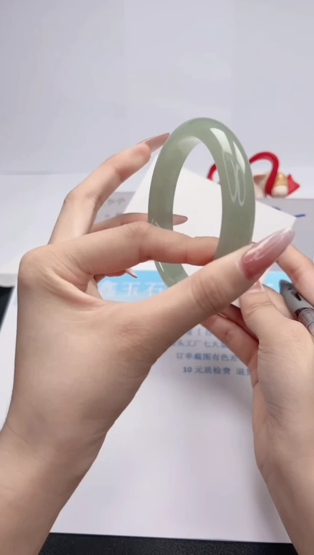 【闪购商品】石英质玉手镯未镶嵌46-64.5