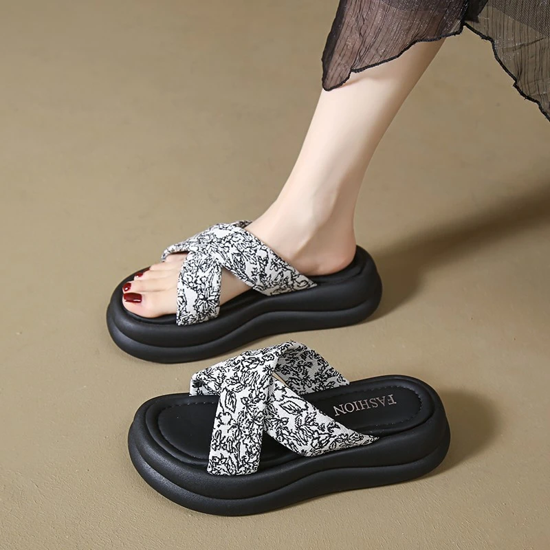 国潮风爆款凉拖鞋女厚底时尚外穿2024年夏季新款高级感交叉一字拖