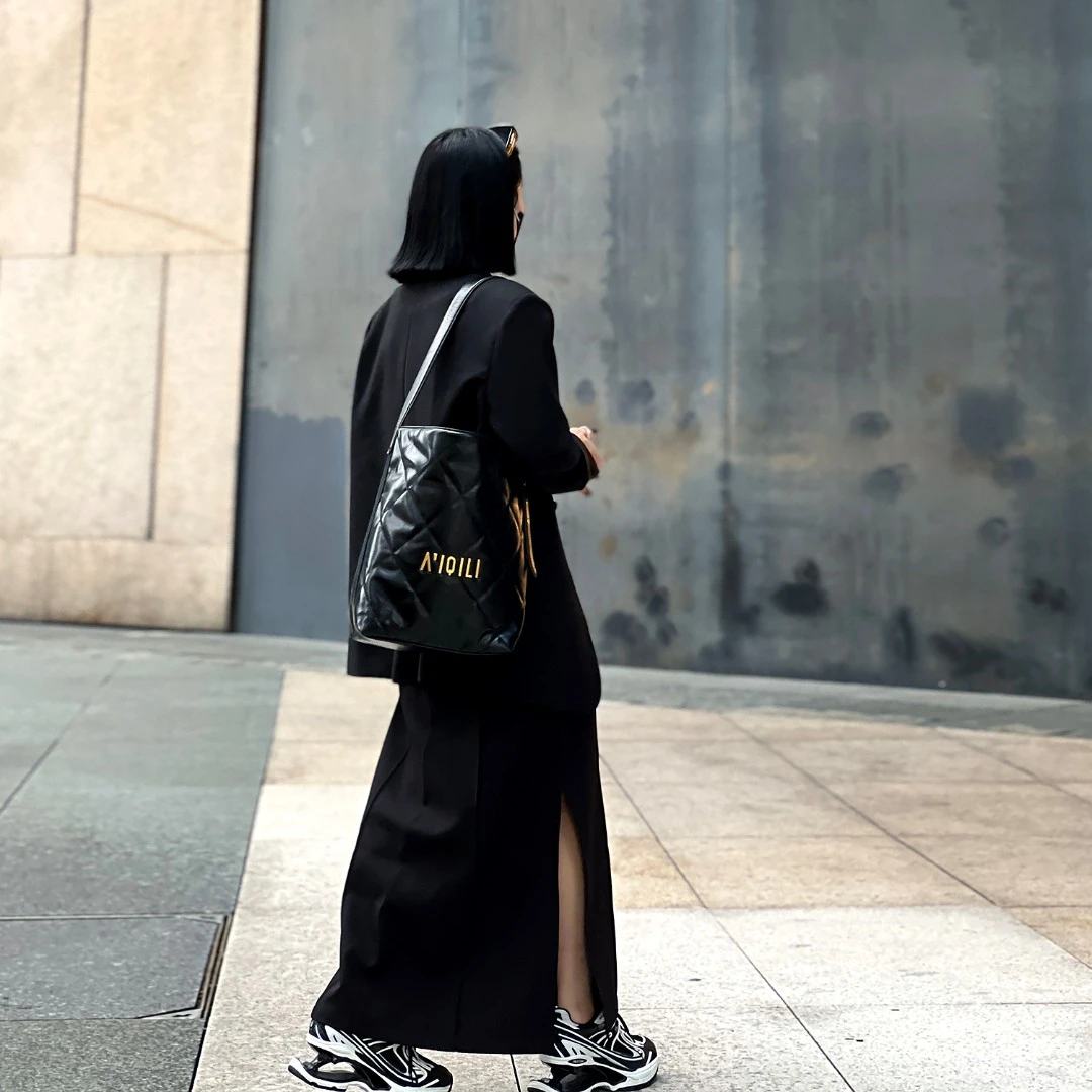 JISHE即奢头层牛皮法式潮品菱格水桶包AL7947