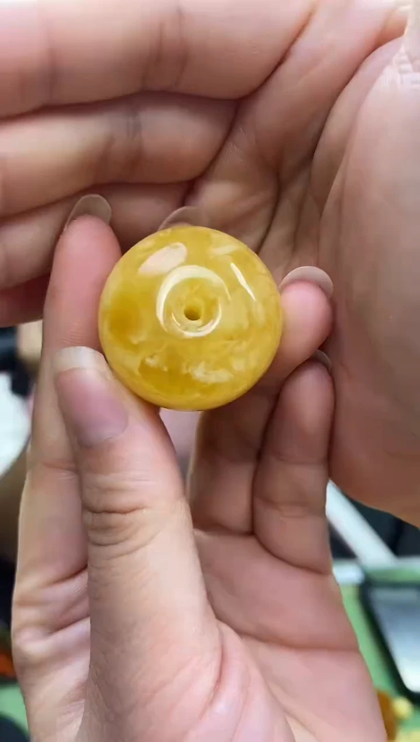 【闪购商品】琥珀裸石未镶嵌蜜蜡吊坠