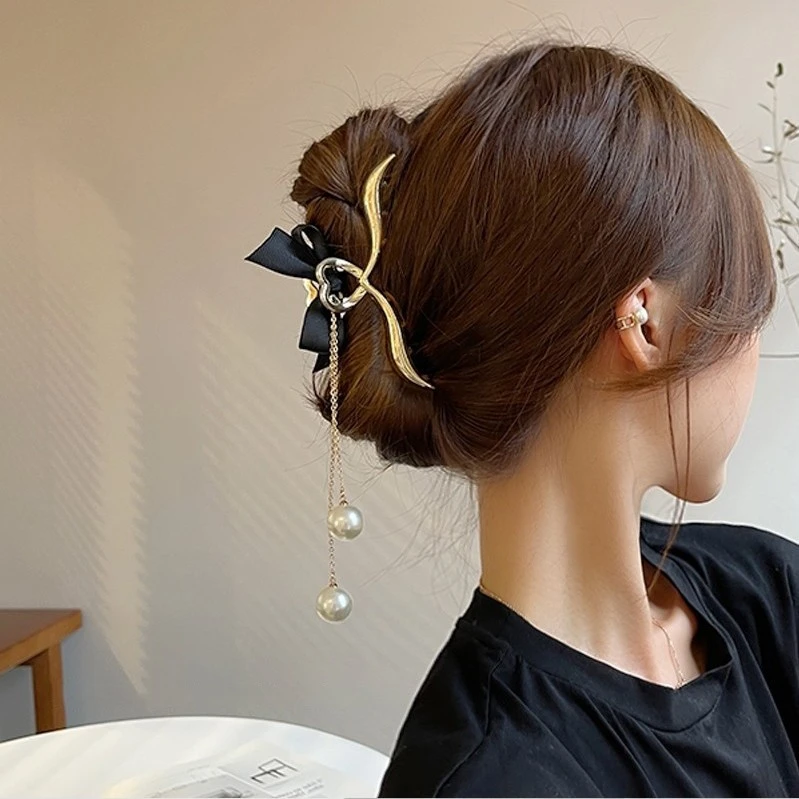 抓夹设计感小众设计感流苏吊坠爱心发夹女夏后脑勺气质鲨鱼抓夹优
