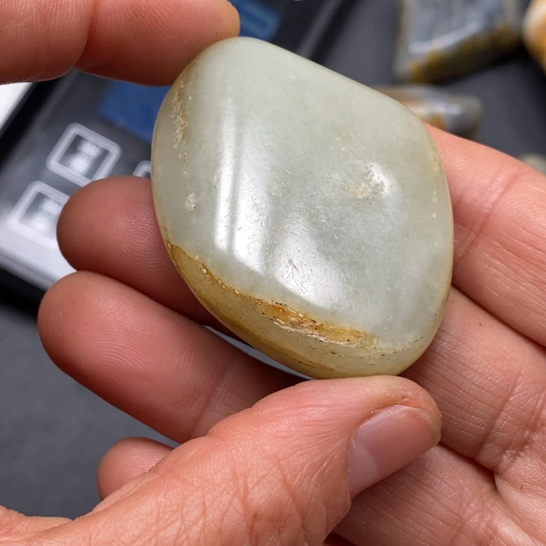 和田玉（糖玉）挂件足铂镶嵌