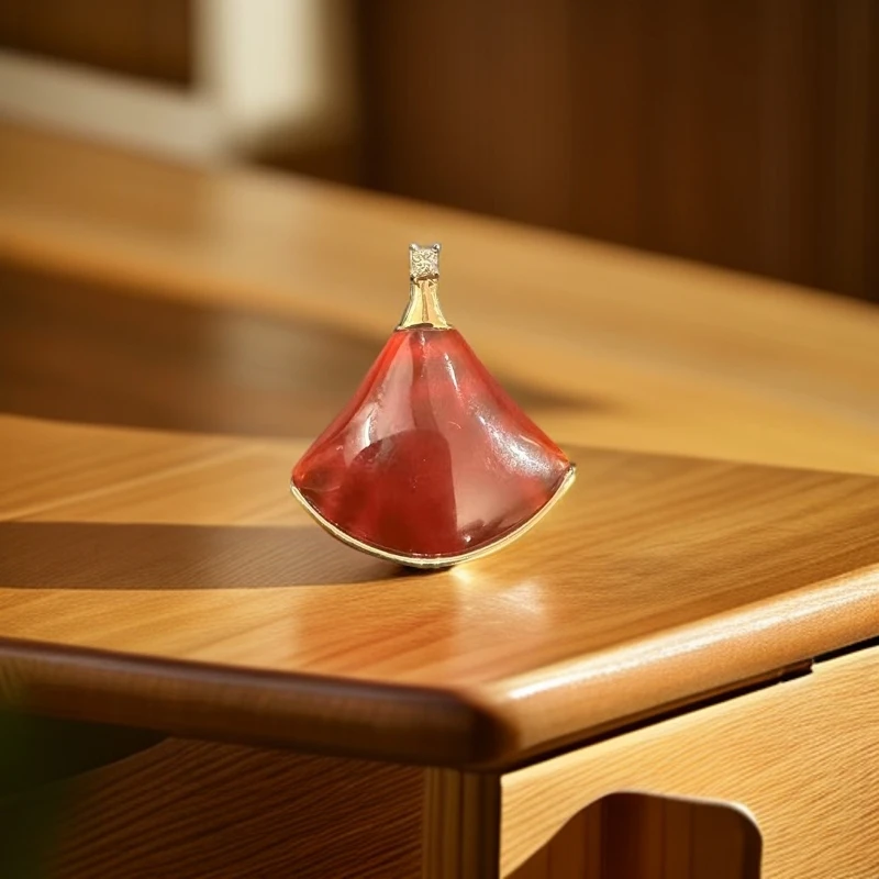 （大号）18k金镶嵌钻石红色小裙子吊坠XY