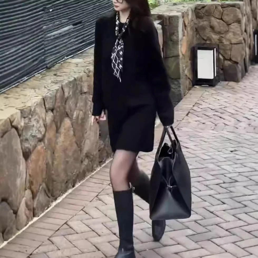 网红爆款秀2024新款时尚圆领套头宽松上衣半身裙洋气显瘦女