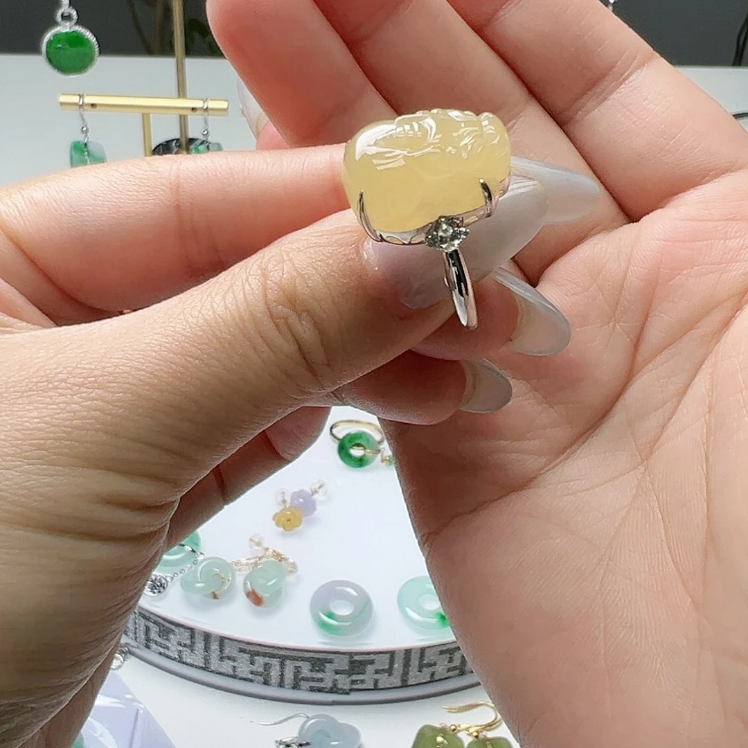 翡翠戒指18K金镶嵌燕**歌天然缅甸A货翡翠