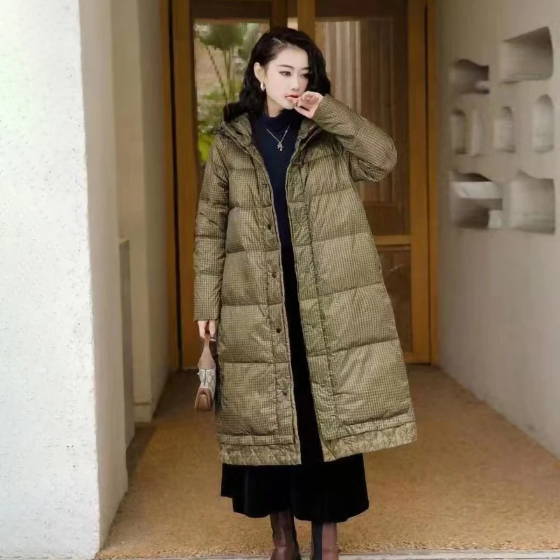2023冬季新款中长款羽绒服女宽松大码格子过膝加厚连帽白鸭绒外套