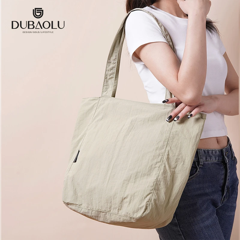 都宝路女包时尚简约夏季托特包轻便大容量单肩包女士休闲包旅行包