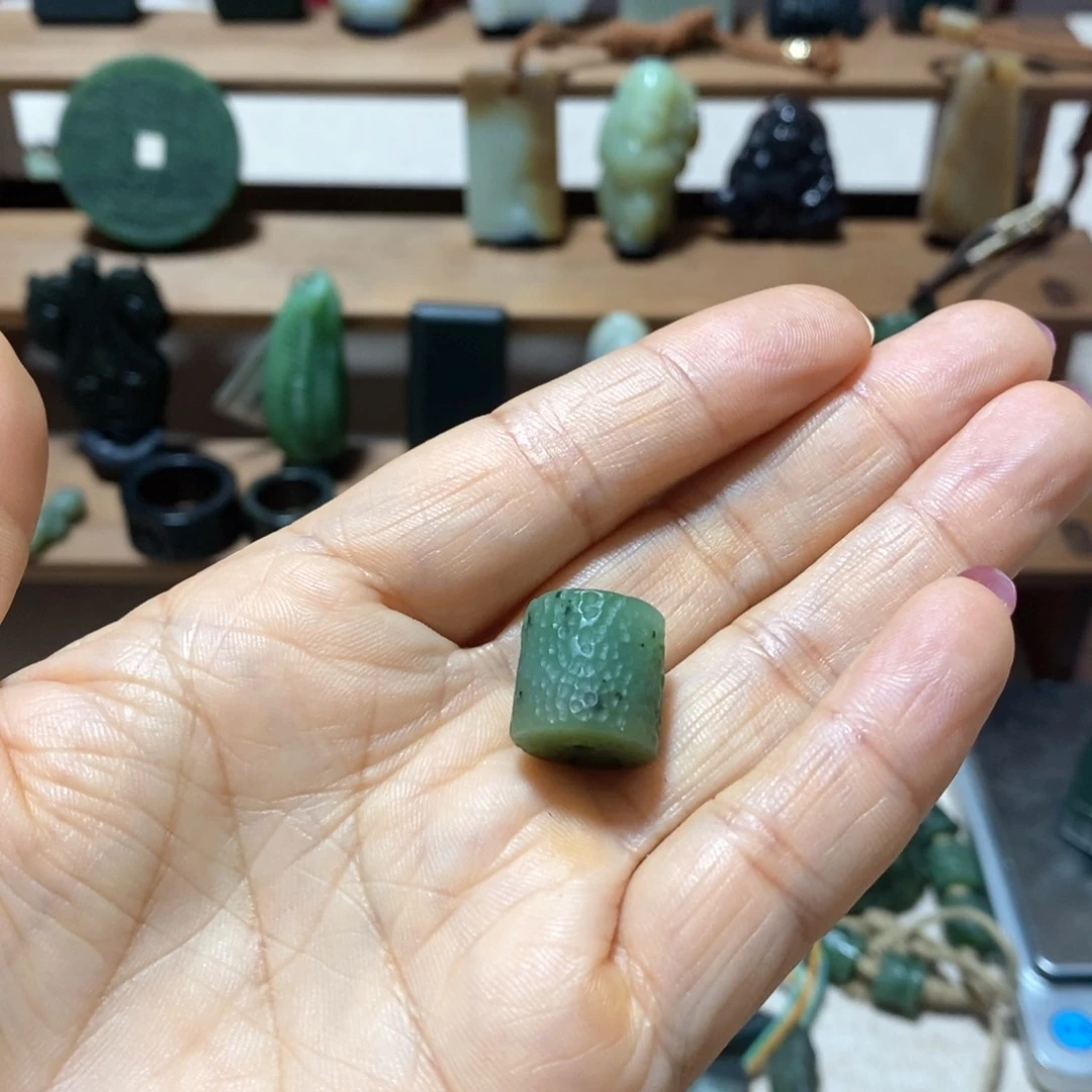 和田玉（糖玉）颈饰未镶嵌荒*。