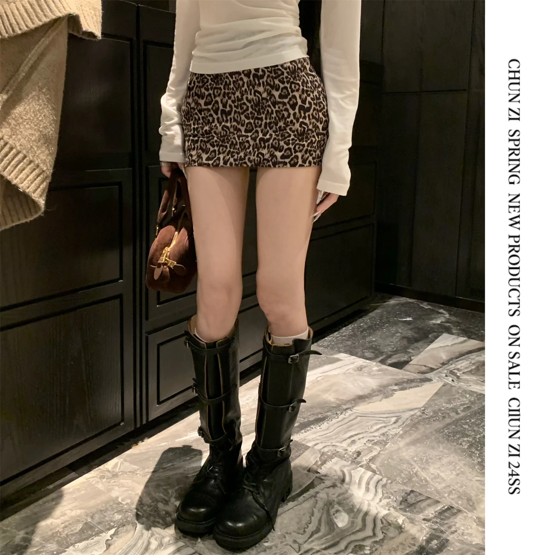 【CHUN ZI】半身裙女秋冬新款修身显瘦性感豹纹小短裙百搭包臀裙子
