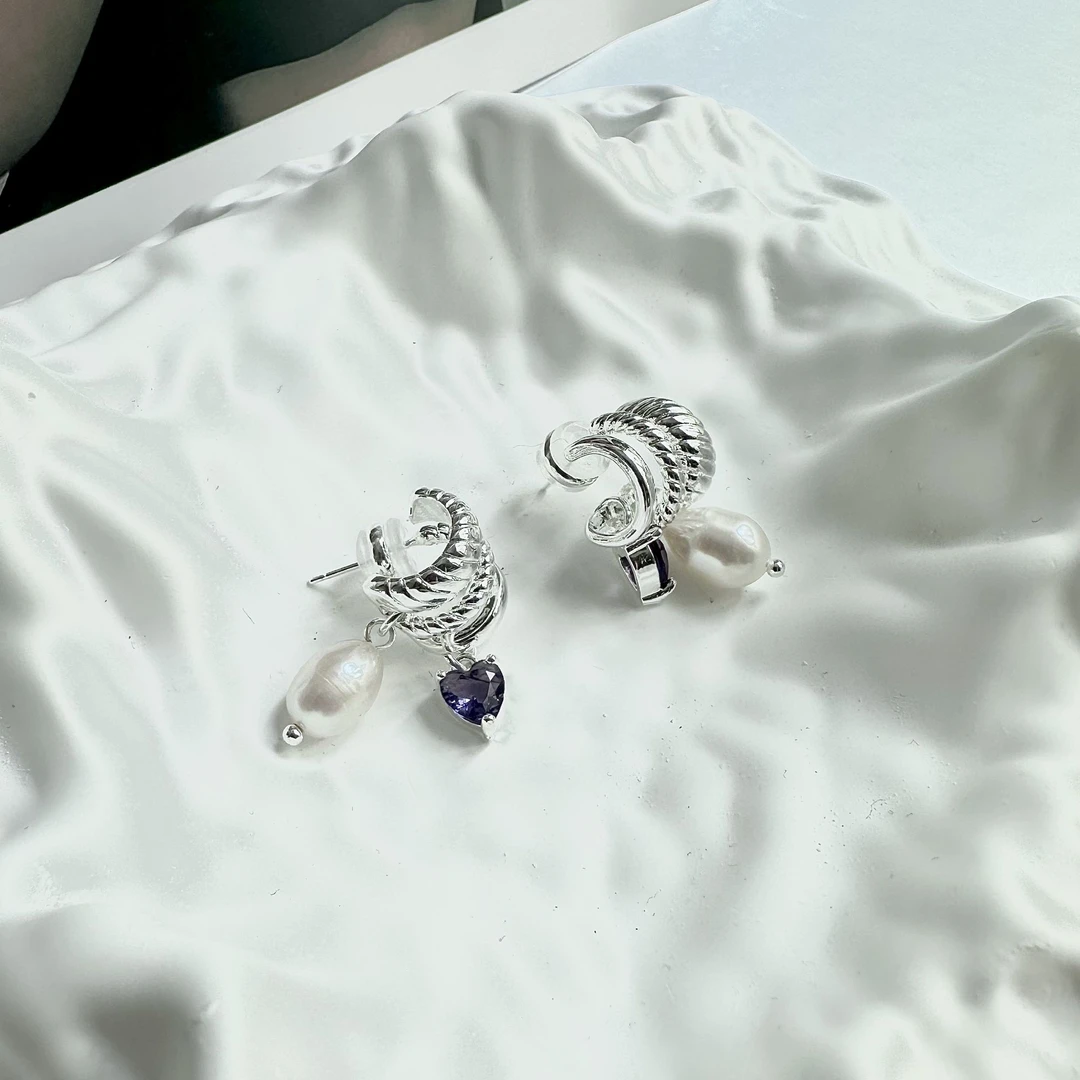 铜合金仿珍珠耳饰 气质百搭时尚多圈设计师耳环精致轻奢女人味