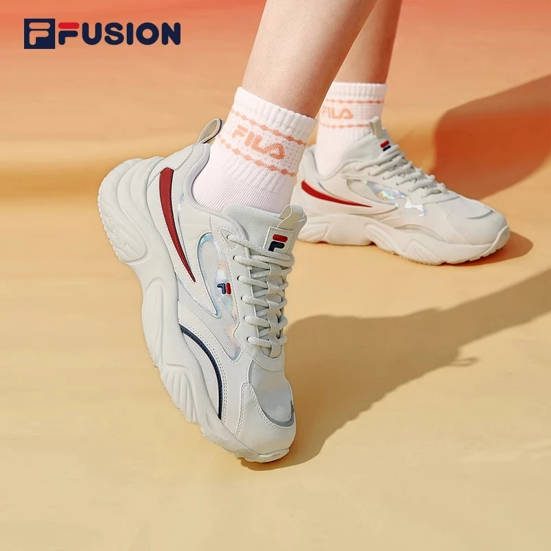 FILA FUSION斐乐情侣休闲跑步时尚百搭复古运动海螺鞋T12W217303