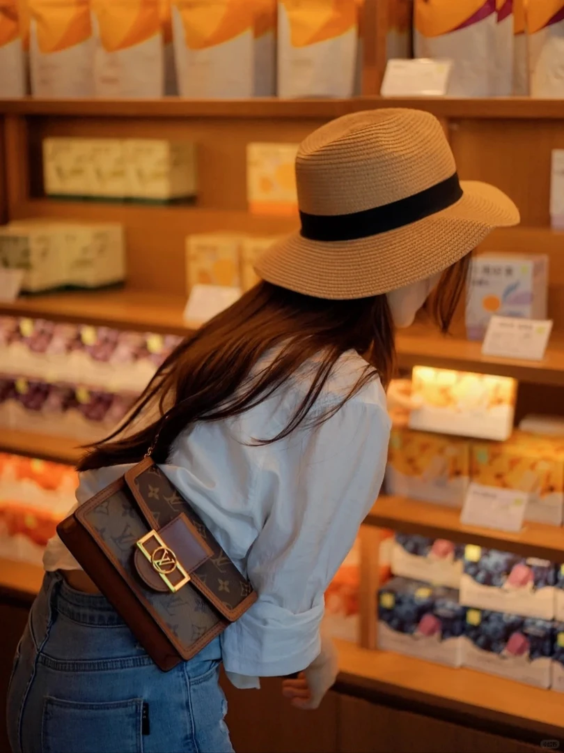 99新 LouisVuitton/路易威登 lv达芙妮woc单肩斜挎包/公价无/甄选