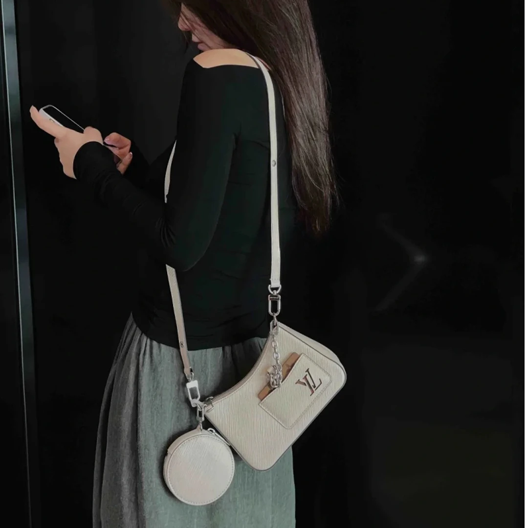 99新 LouisVuitton/路易威登 marelle mini水波纹腋下包白色/甄选