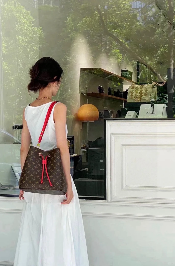 99新 LouisVuitton/路易威登 lv 红水桶单肩斜挎包/公价无/甄选