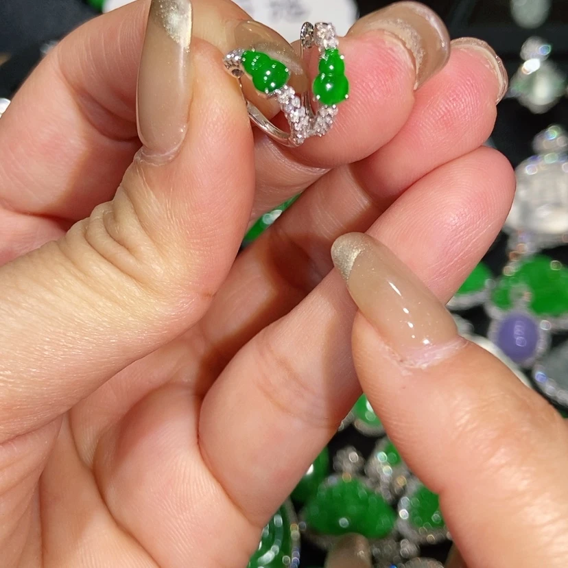 【闪购商品】翡翠耳饰18K金镶嵌天然翡翠
