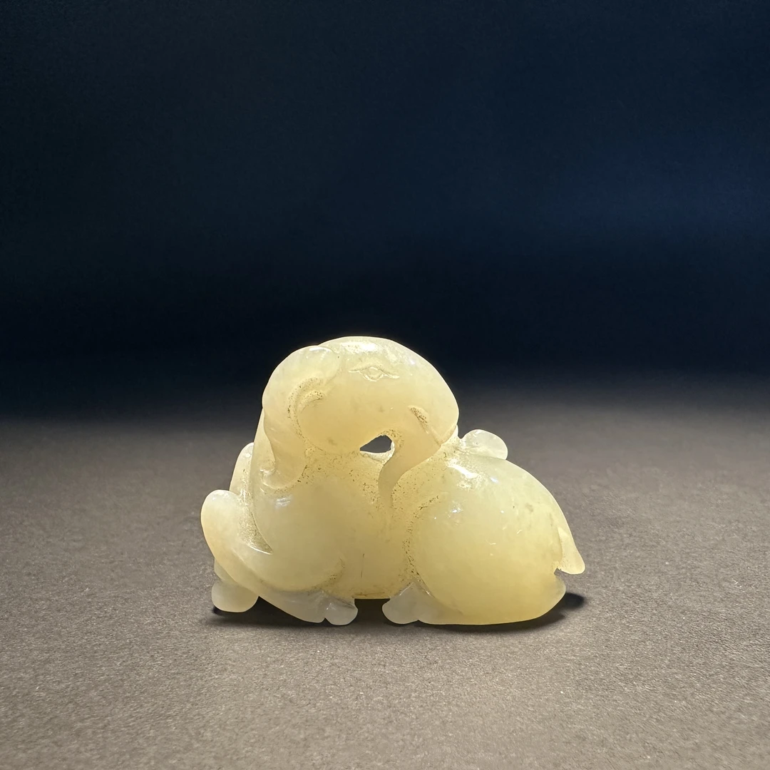 创汇时期和田玉羊雕件666-46