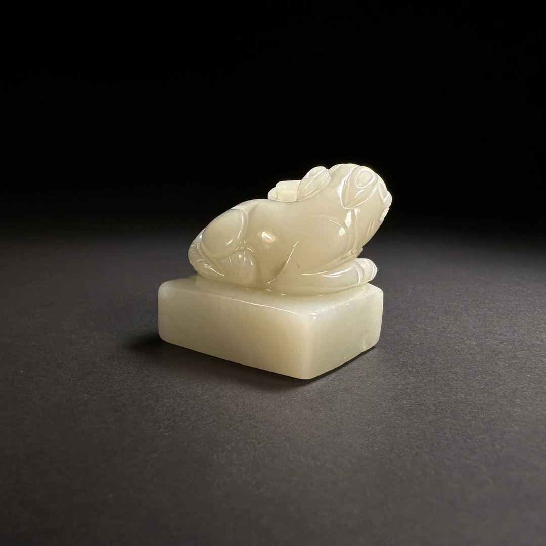 创汇瑞兽衔灵芝玉印Y1-19