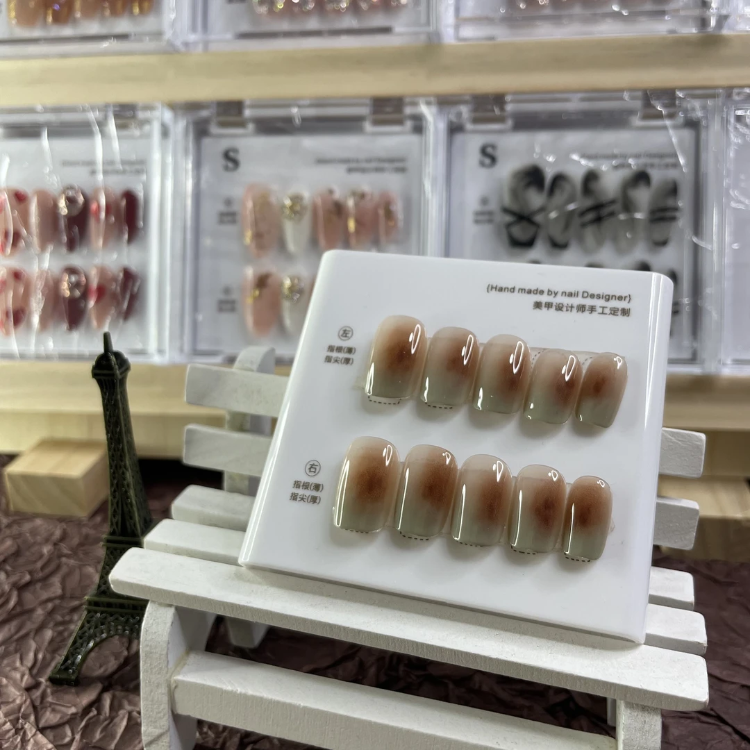 昊色HAOSE24片美拉德秋冬新款琥珀晕染防水牢固重复用穿戴美甲贴