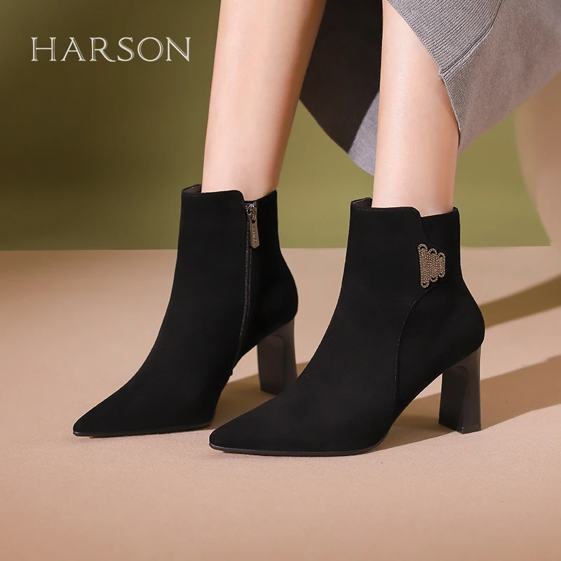 【门店直发】哈森2023冬季新款短筒女靴尖头粗跟优雅短靴HA237908