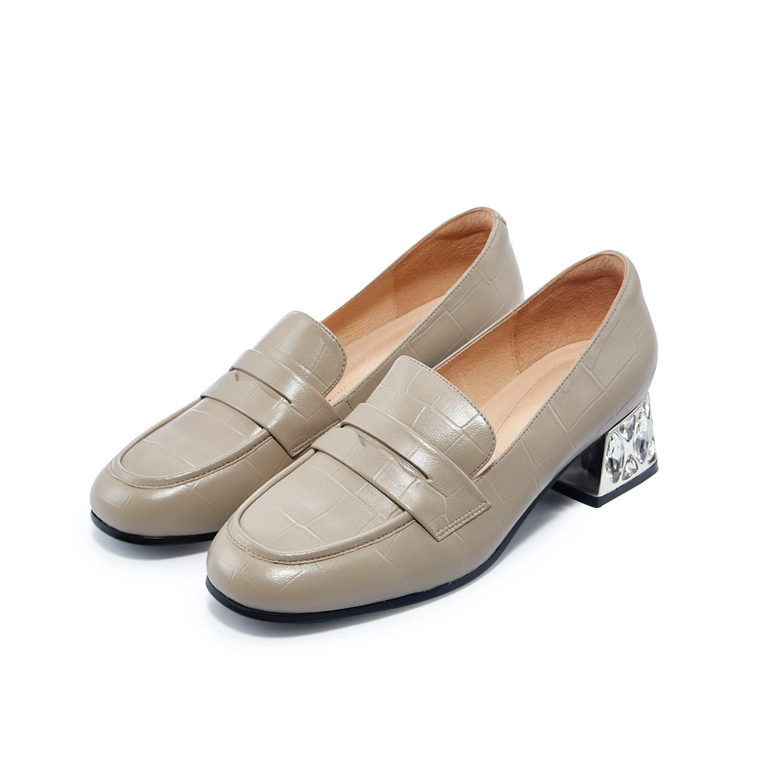 哈森秋季时尚气垫底钻跟乐福鞋商务通勤粗跟圆头深口女鞋HL226032