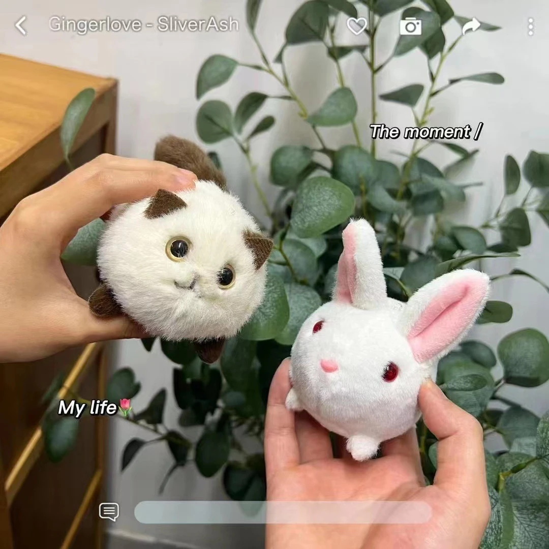 摇尾巴猫咪小白兔毛绒拉绳动尾巴玩具卡通玩偶公仔情侣钥匙扣挂件