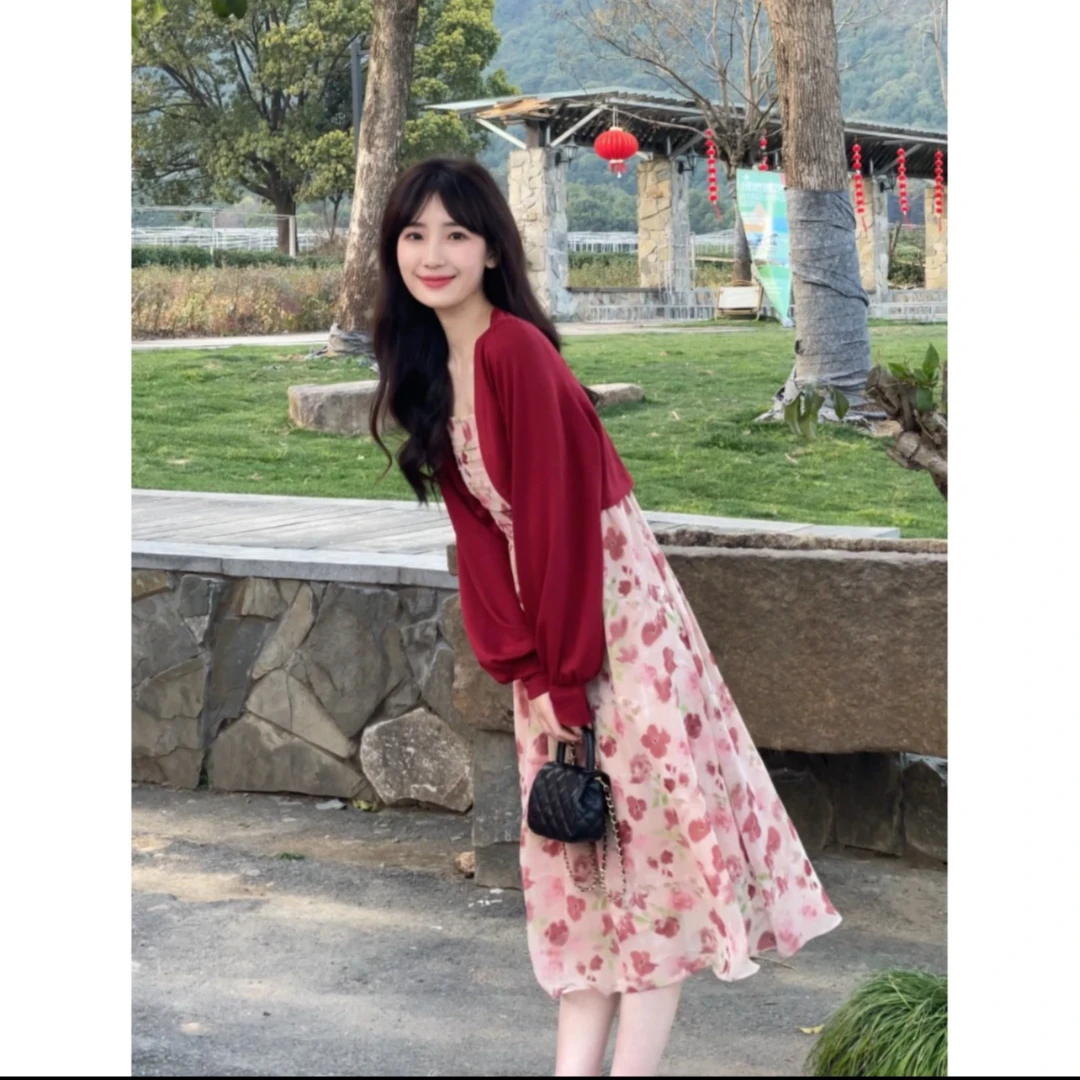 乌梅子酱连衣裙女2024夏季红色碎花温柔气质复古长裙a字吊带裙子