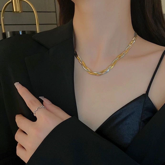 钛钢项链 时尚高级感蛇骨链女款简约轻奢编织锁骨链