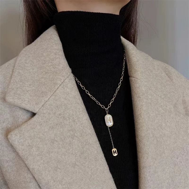 钛钢项链 时尚新款微镶双字母H流苏项链轻奢高级气质感锁骨链女潮