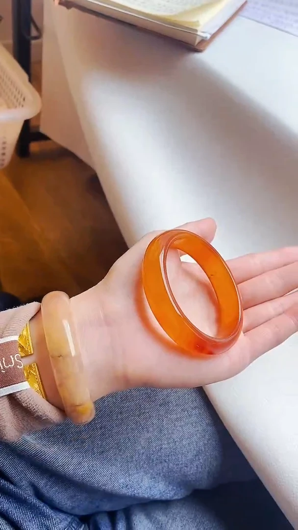 【闪购商品】石英质玉手镯未镶嵌A17