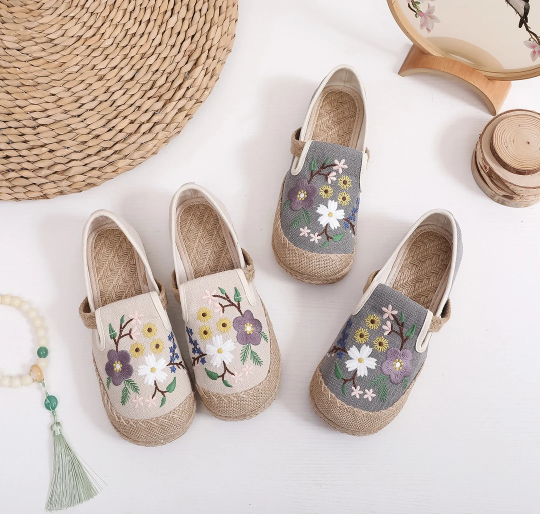 2024秋季新款绣花鞋牛筋底休闲鞋低帮透气软底复古中国风平底