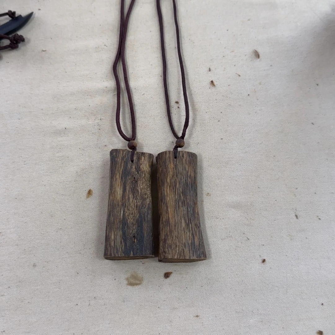 沉香吊坠绿奇楠沉香吊坠长约7cm多样性发一个