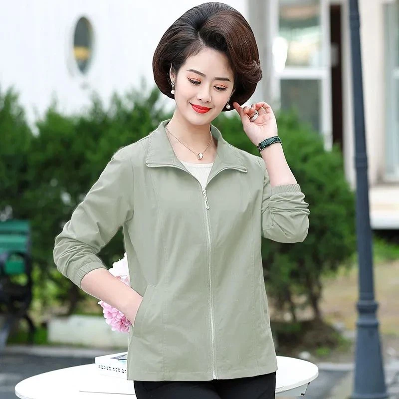 2024新款中老年外套女装短款大码夹克拉链上衣休闲洋气妈妈风衣