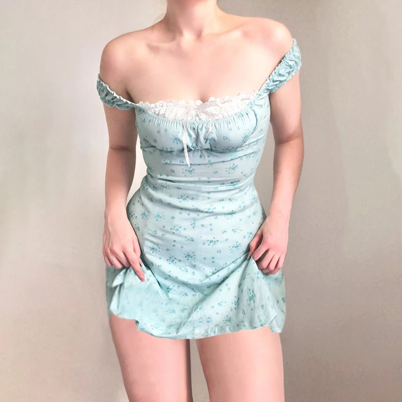 法式露肩碎花连衣裙女夏季新款蕾丝拼接甜辣风高腰a字辣妹短裙