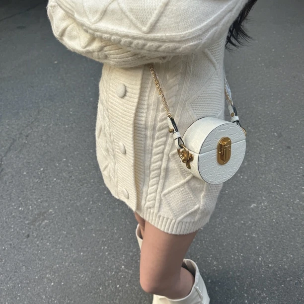 95新 Prada/普拉达 Prada鳄鱼压纹金扣圆饼斜挎包