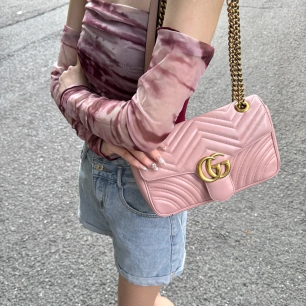 95新 GUCCI/古驰 gucci粉金马蒙26斜挎包粉色