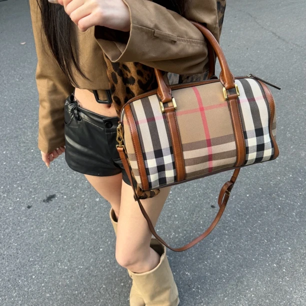 95新 BURBERRY/博柏利 巴宝莉棕色格纹波士顿斜挎包格子经典手提