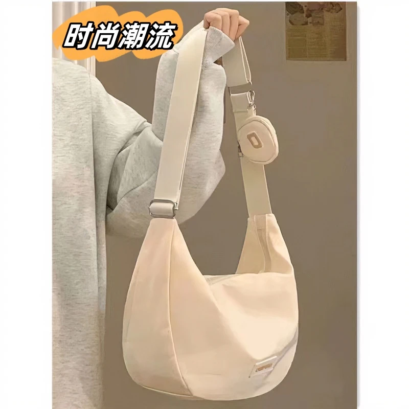 尼龙防水帆布包时尚潮包秋冬森系文艺饺子包大学生上课单肩斜挎包