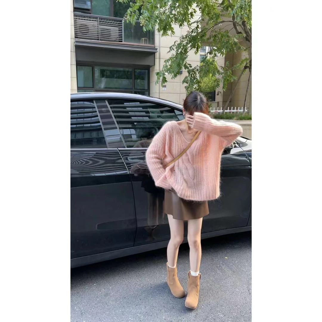 QiongQiong自留款！高品质绝美的奶油粉v领宽松毛衣