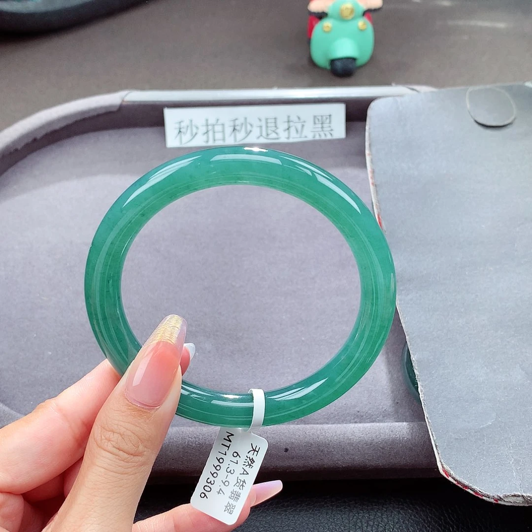 翡翠手镯未镶嵌天然