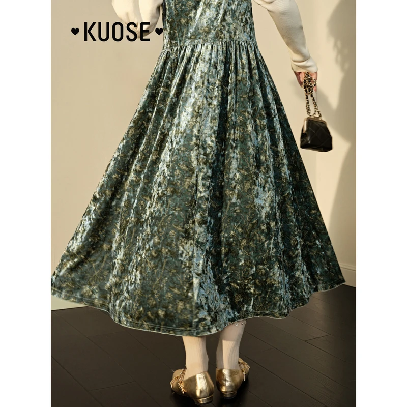 阔色法式丝绒吊带连衣裙子女2024冬季新款v领显瘦长裙KSB2312009