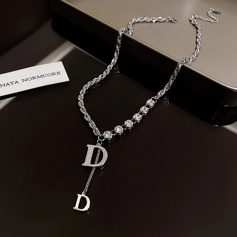 钛钢项链 高级字母满钻项链时尚金属字母D冷淡风轻奢设计百搭项链