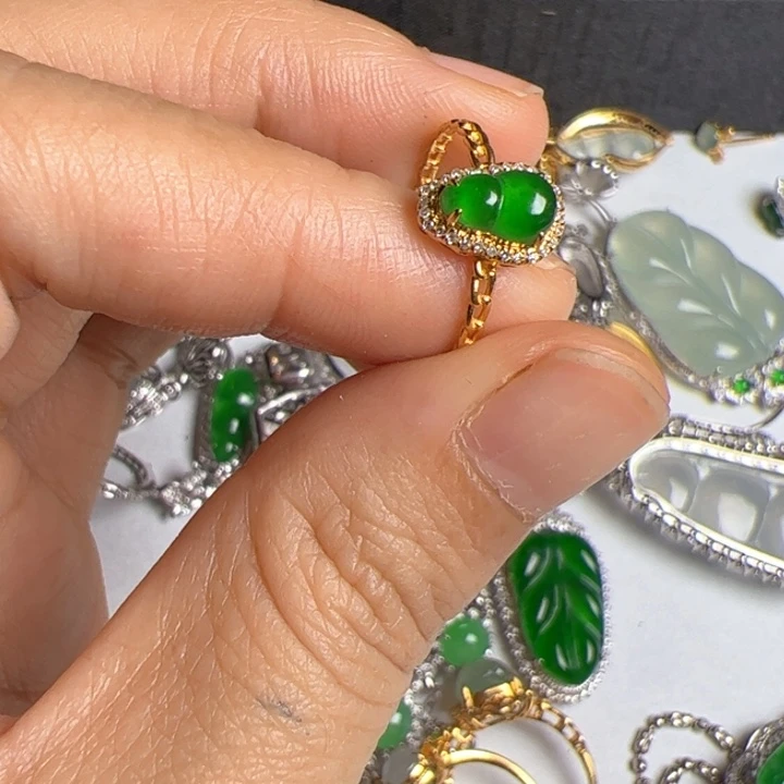 翡翠戒指18K金镶嵌翡翠吊坠项链