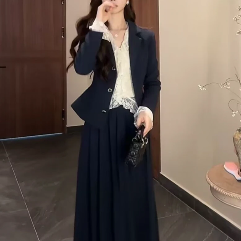 入秋通勤穿搭三件套女蕾丝V领打底+上衣百搭修身西服显瘦西装裙