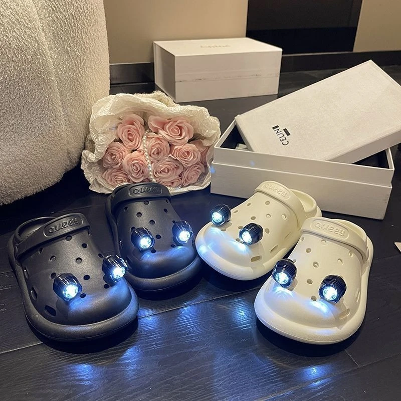 洞洞鞋女2024年新款踩屎感防滑软底创意两穿休闲包头带灯拖鞋厚底