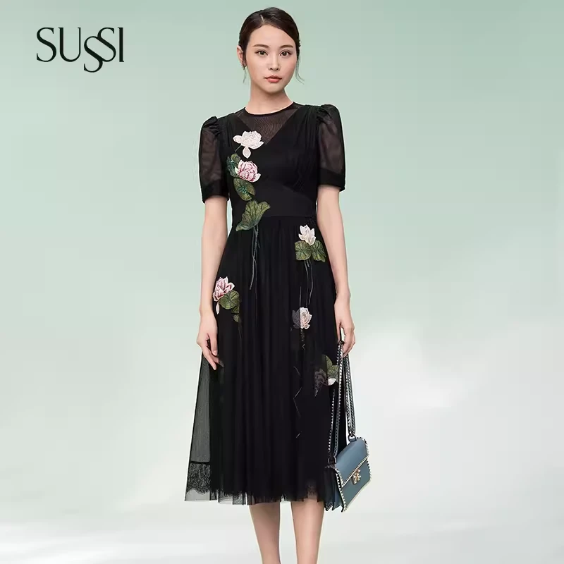 SUSSI古色丨“墨荷曳绣”新中式荷花黑色绣花时尚奢华连衣裙显瘦