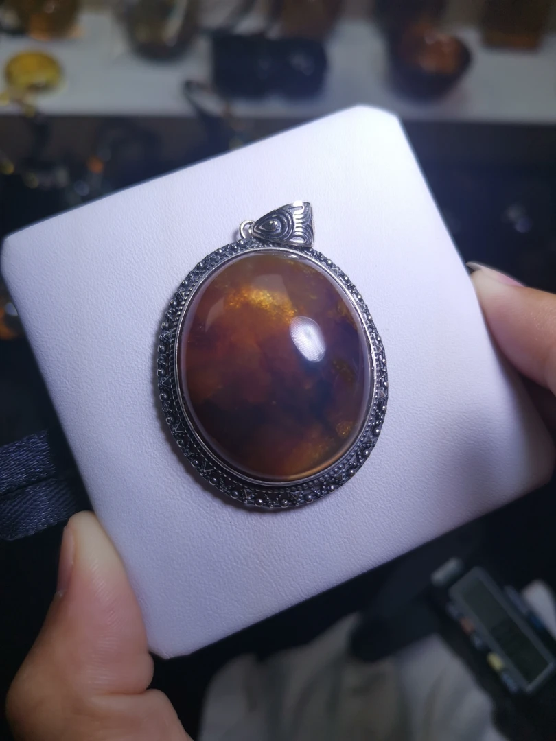 溶洞镶嵌吊坠  形状规整