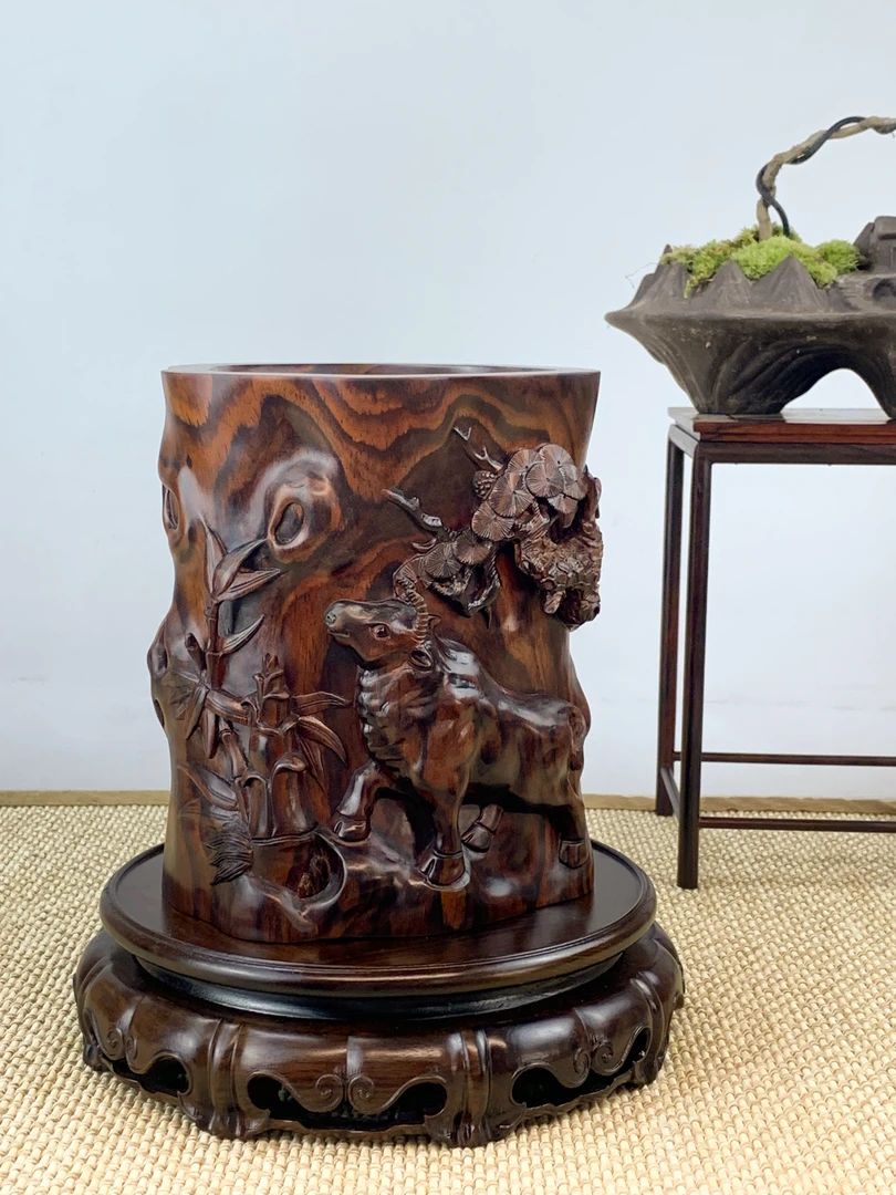 红酸枝微凹黄檀十二生肖笔筒丝翎檀雕工艺品手工雕刻桌面摆件