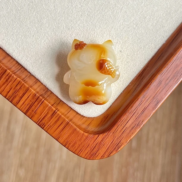 天然琥珀蜜蜡猫咪小鱼可爱围兜