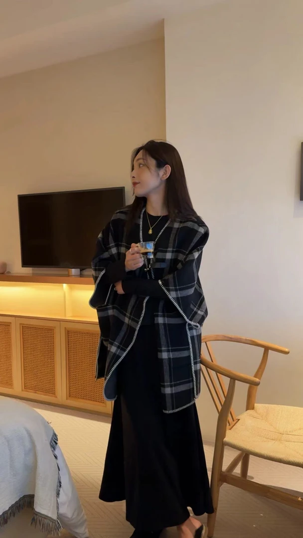 YOI MAGIS 【腔调】设计感不规则格子70毛气质高级感披肩中长款上衣