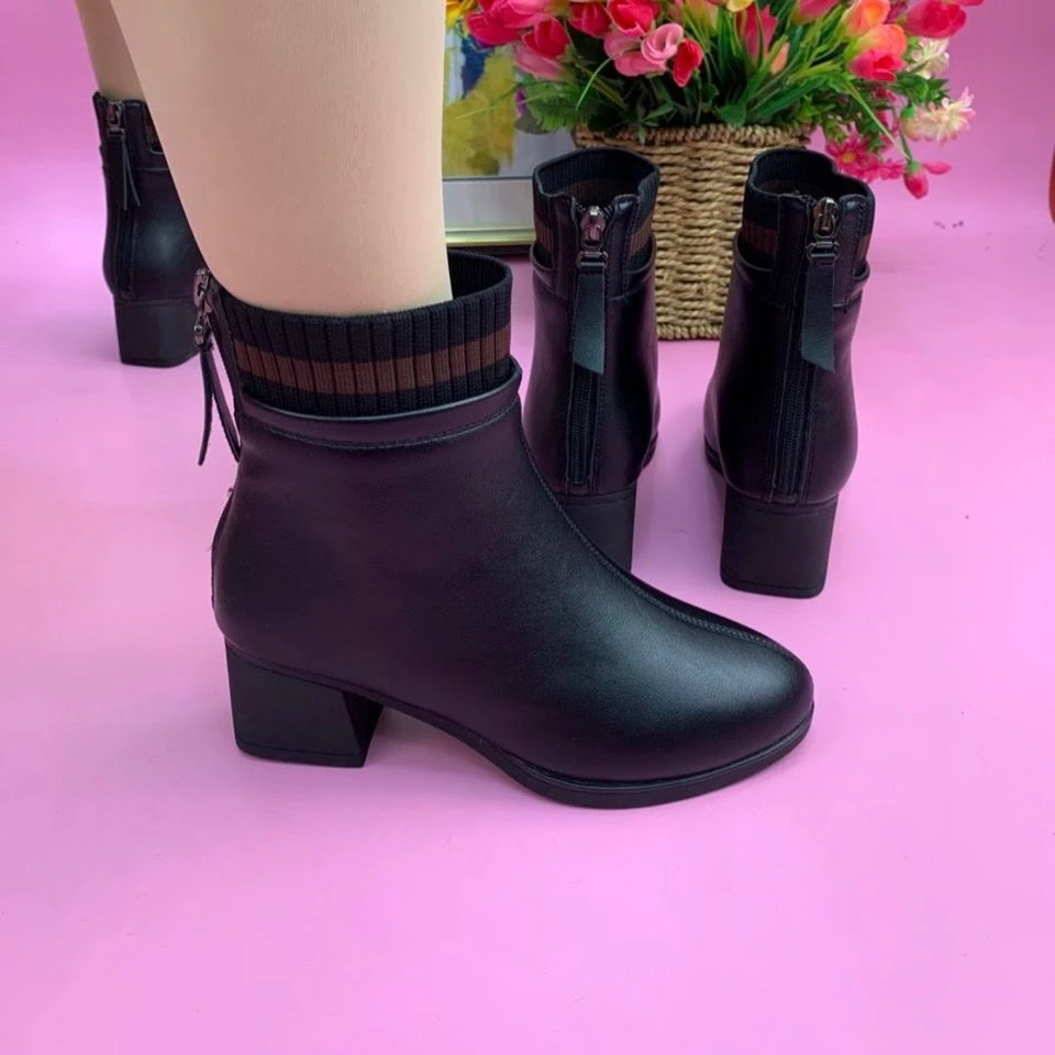 加绒粗跟时尚百搭冬季女士短靴百搭棉鞋女冬季加绒保暖女连体粗跟